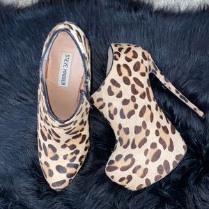 Steve Madden Vippper booties.